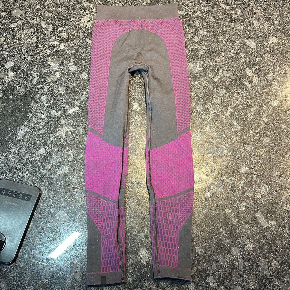 Lululemon About That Base Purple Geometric Ribbed Seamless
Leggings Sz 6 25” - Picture 5 of 10